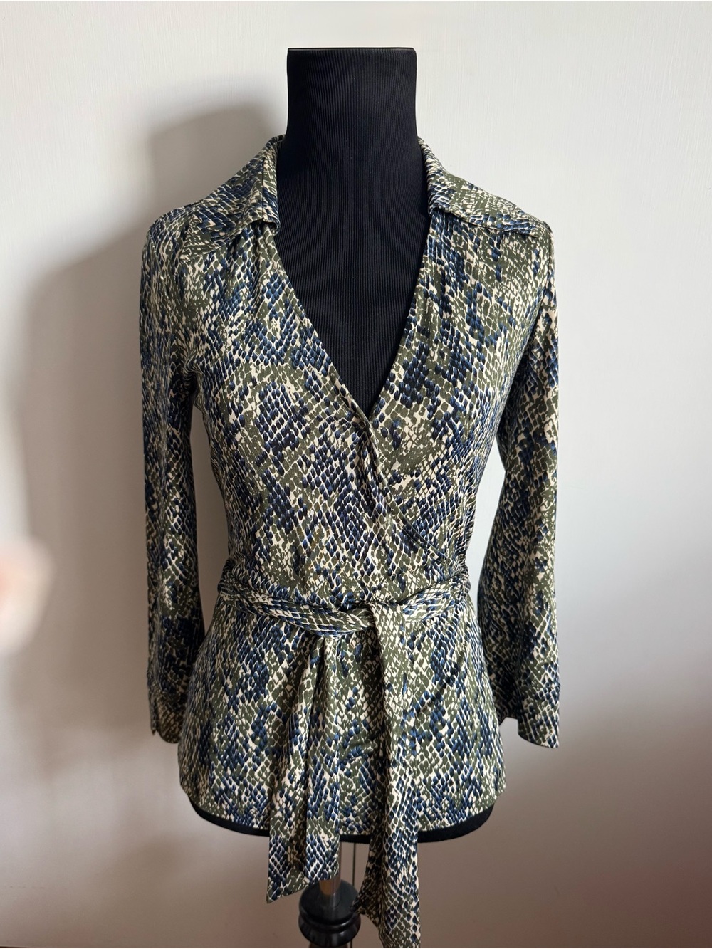 Diane von Furstenberg Silk Wrap  Top size S
